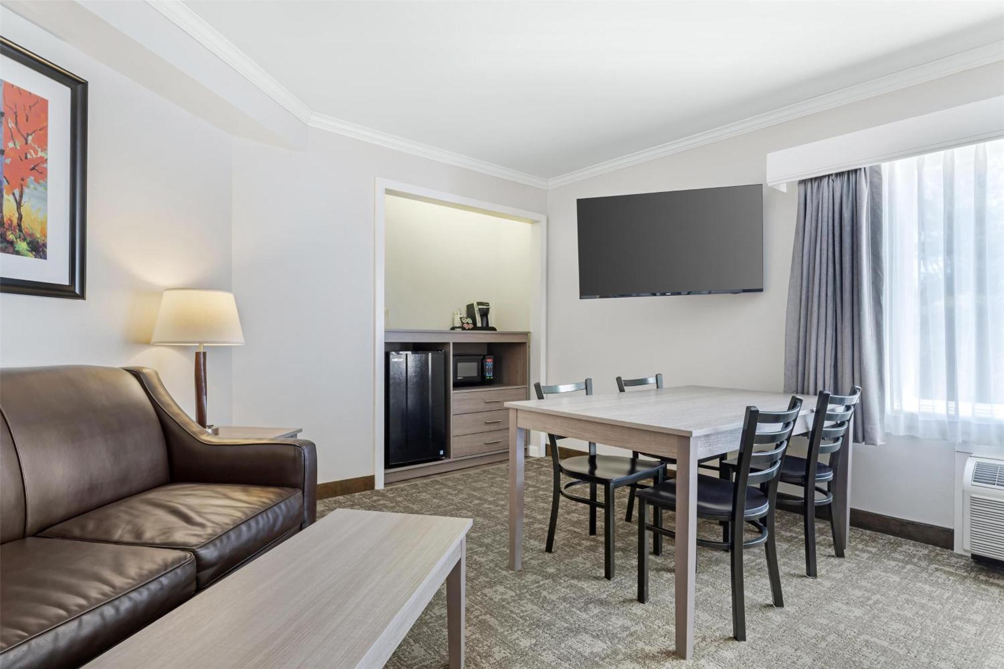 Best Western Plus Windjammer Inn & Conference Center Burlington Dış mekan fotoğraf